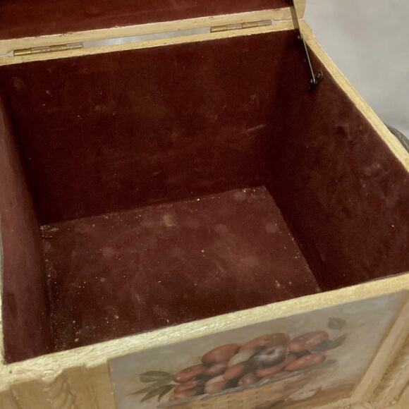 Large Antique Collectible Wooden Chest - Picture 7 of 9